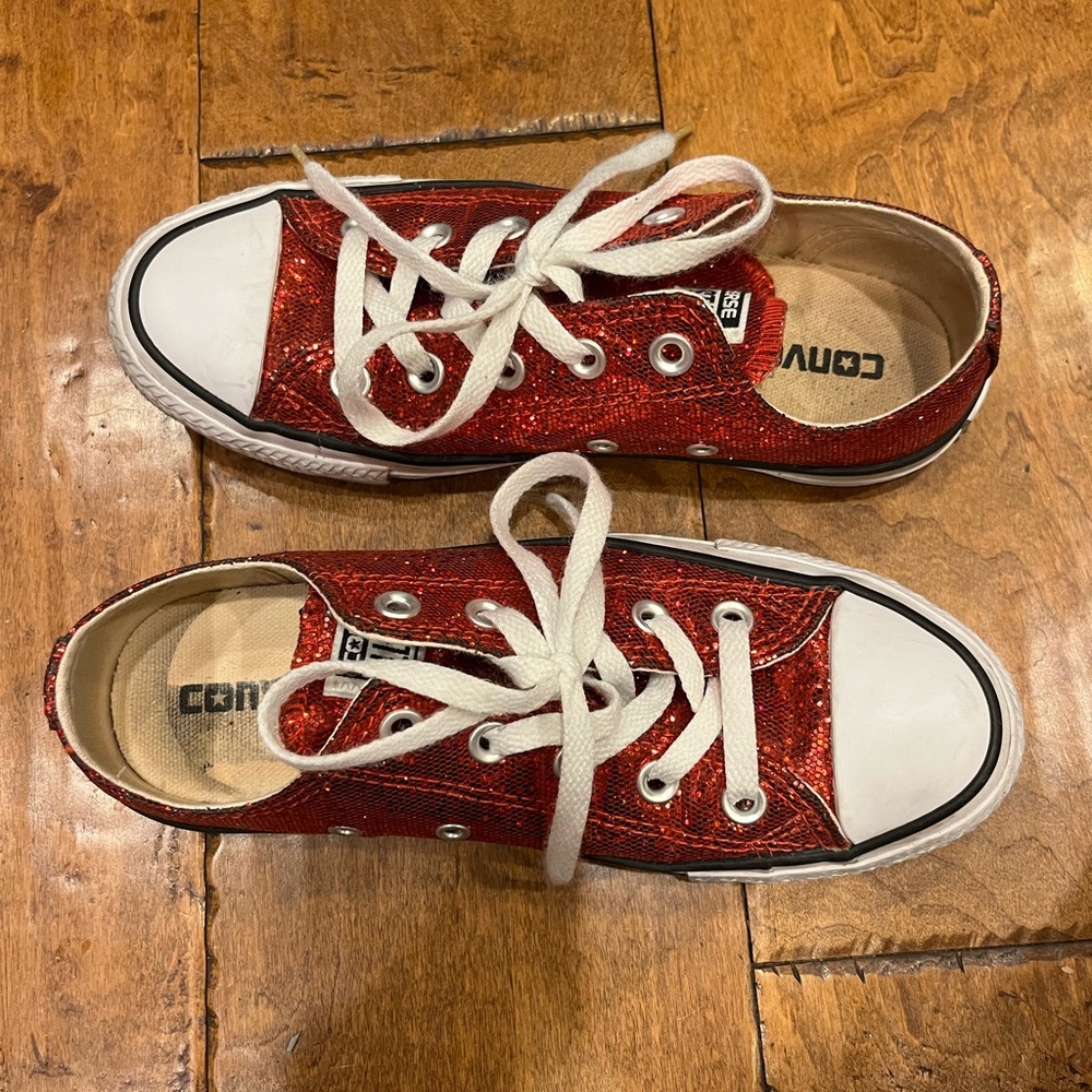 Red glitter low top converse all stars size 6